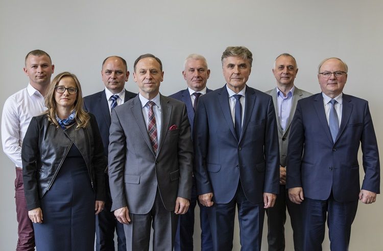 Na zdjęciu jest JM Rektor ZUT oraz członkowie pierwszej Rady Uczelni - fot. Jerzy Undro